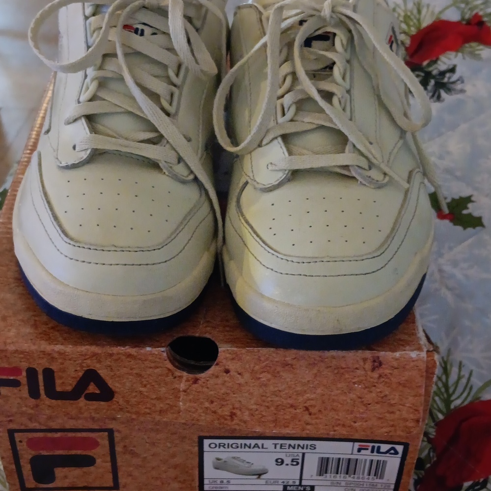 Men Fila tennis shoes